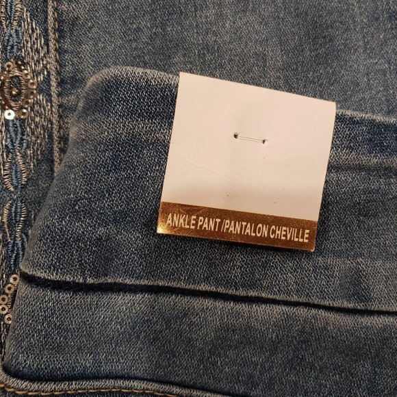 NEW GG JEANS Embroidered Ankle Jean - Picture 8 of 10
